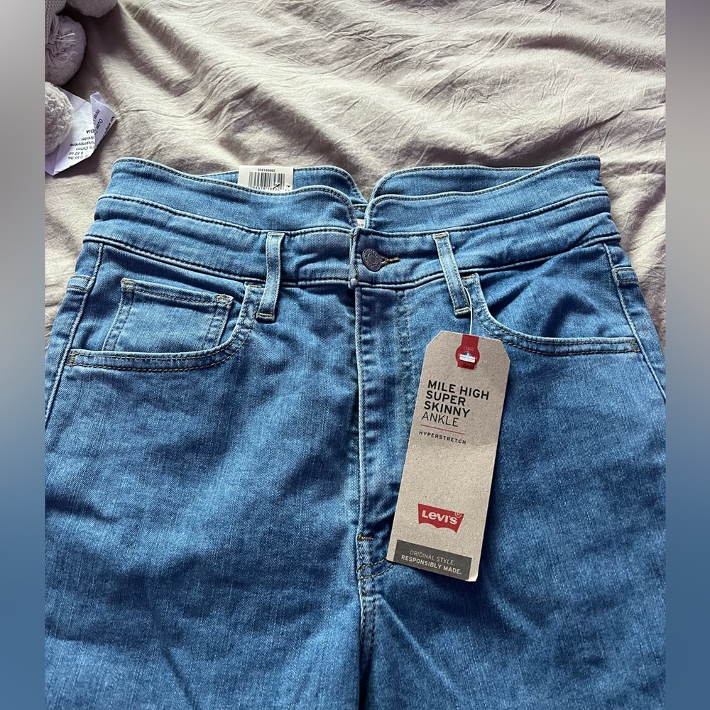 BRAND NEW MILE HIGH SUPER SKINNY LEVI’S